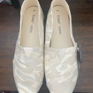 BNWT Size 9 Toms.